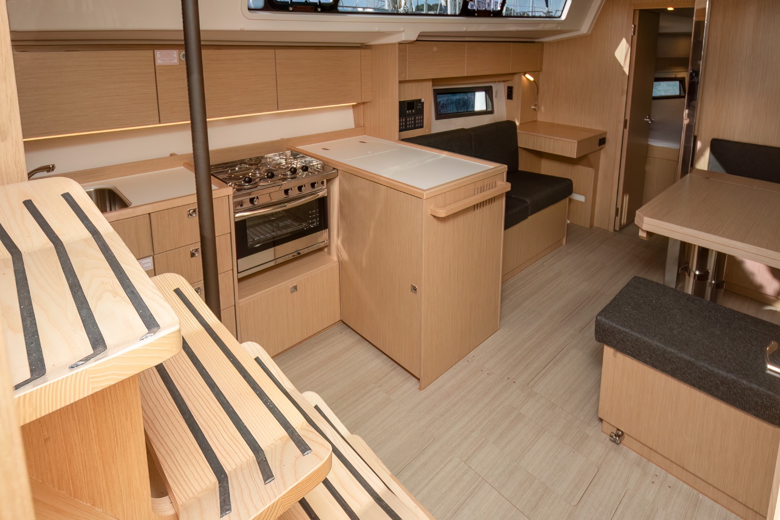 Bavaria C38 — photo 14