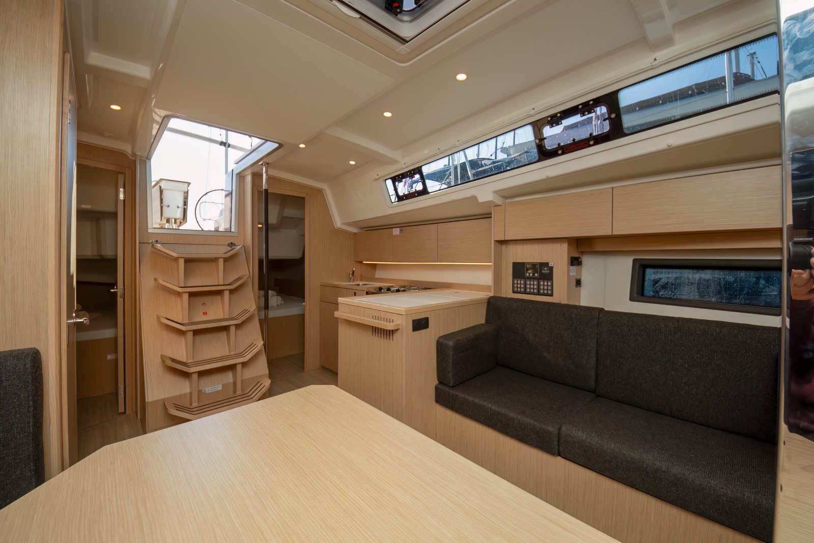 Bavaria C38 — photo 17