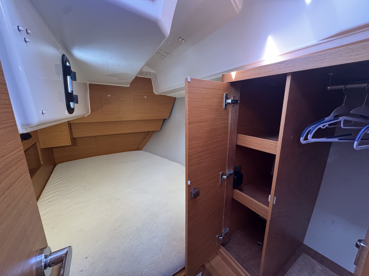 Dufour 37 - 3 cab. — photo 12