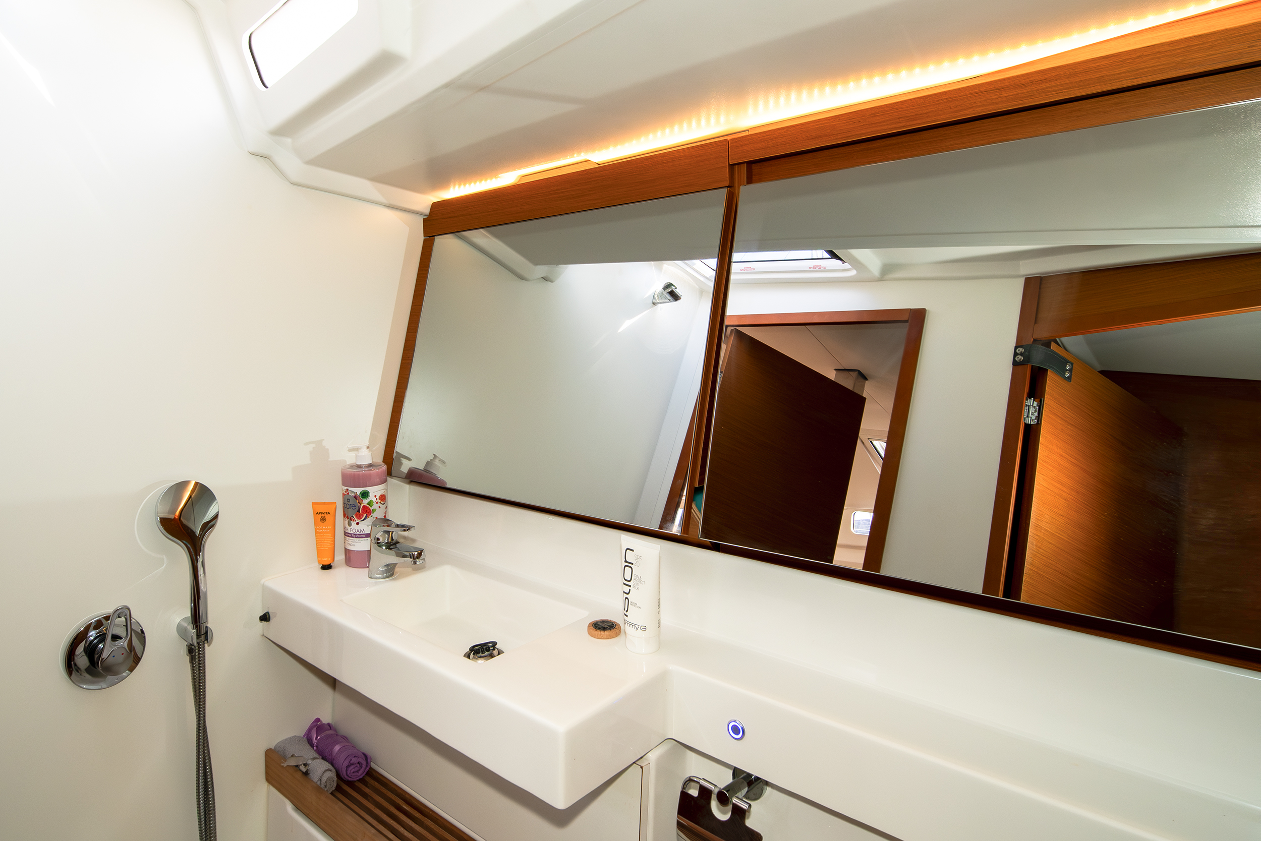 Sun Odyssey 440 - 4 cab. — photo 21