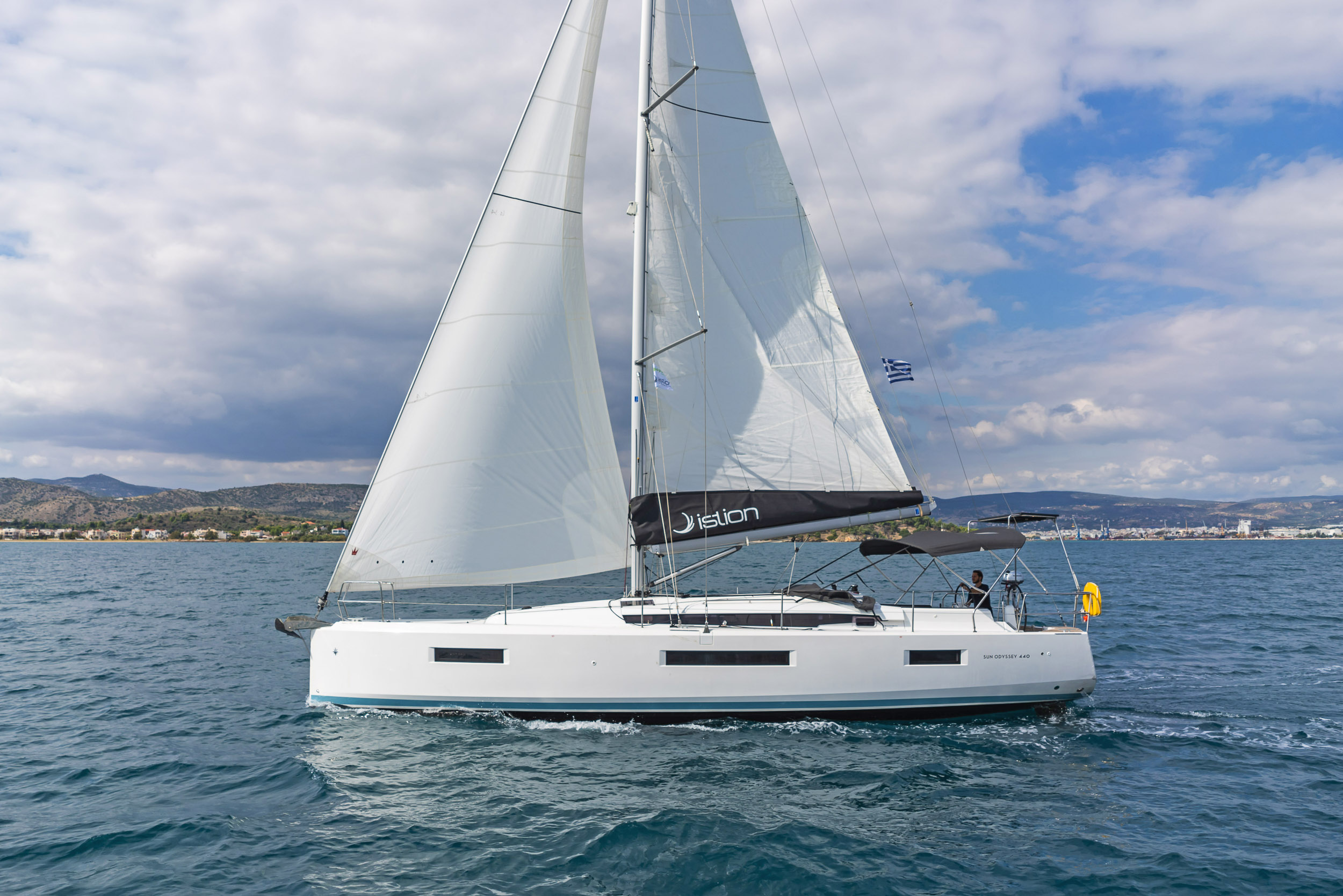 Sun Odyssey 440 - 4 cab. — photo 1