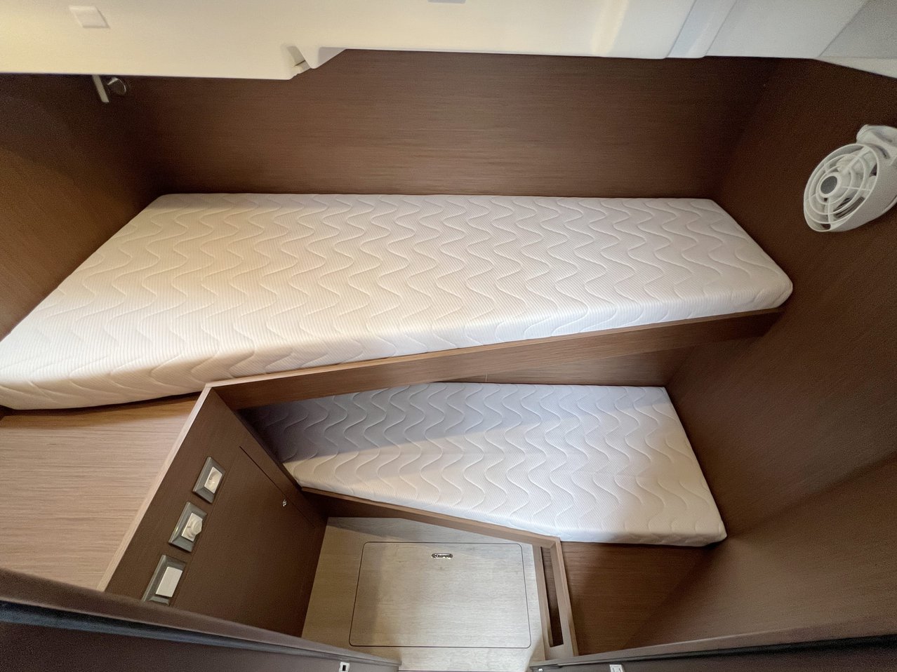 Oceanis 51.1 — photo 22