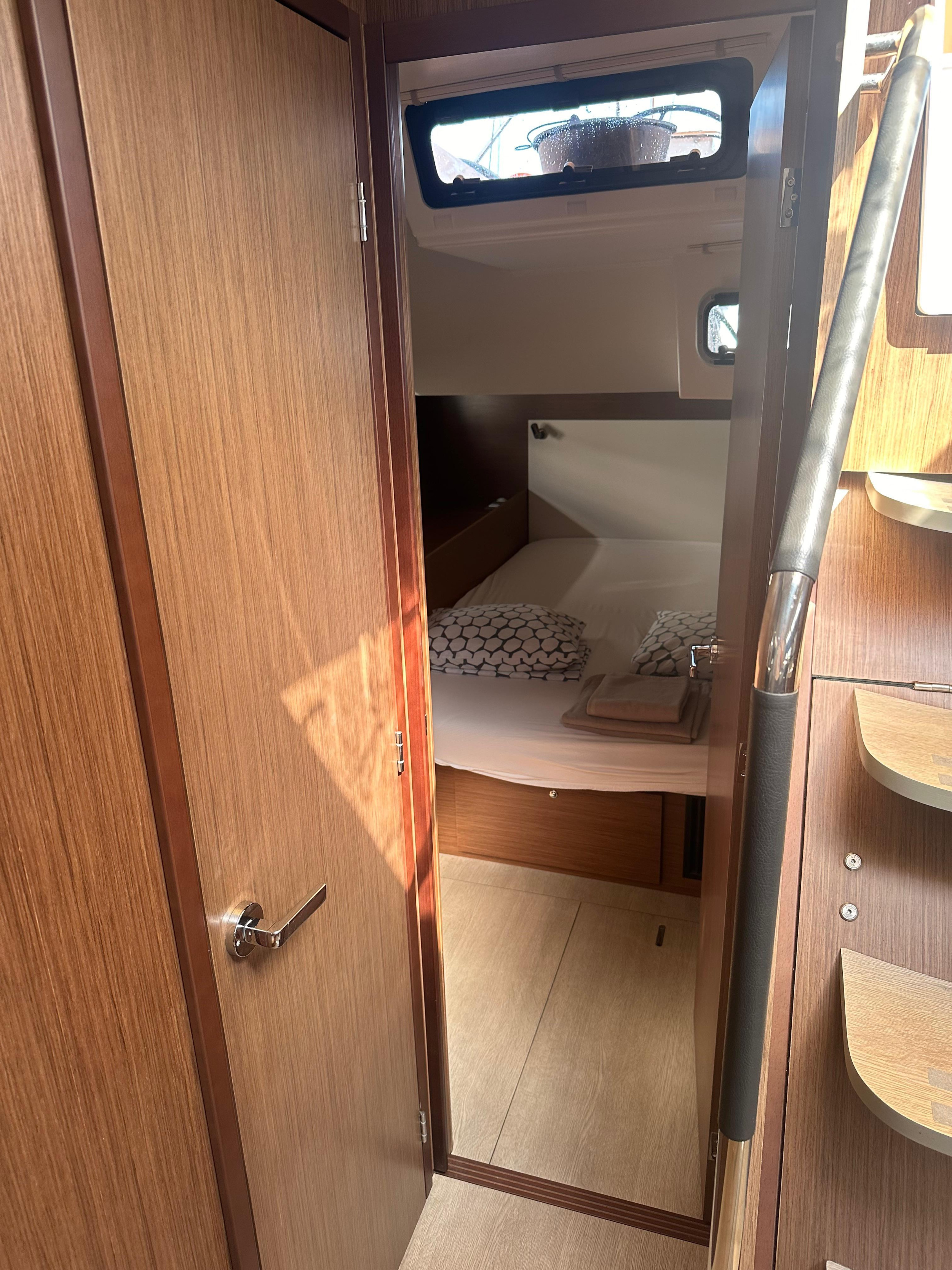 Oceanis 51.1 — photo 26