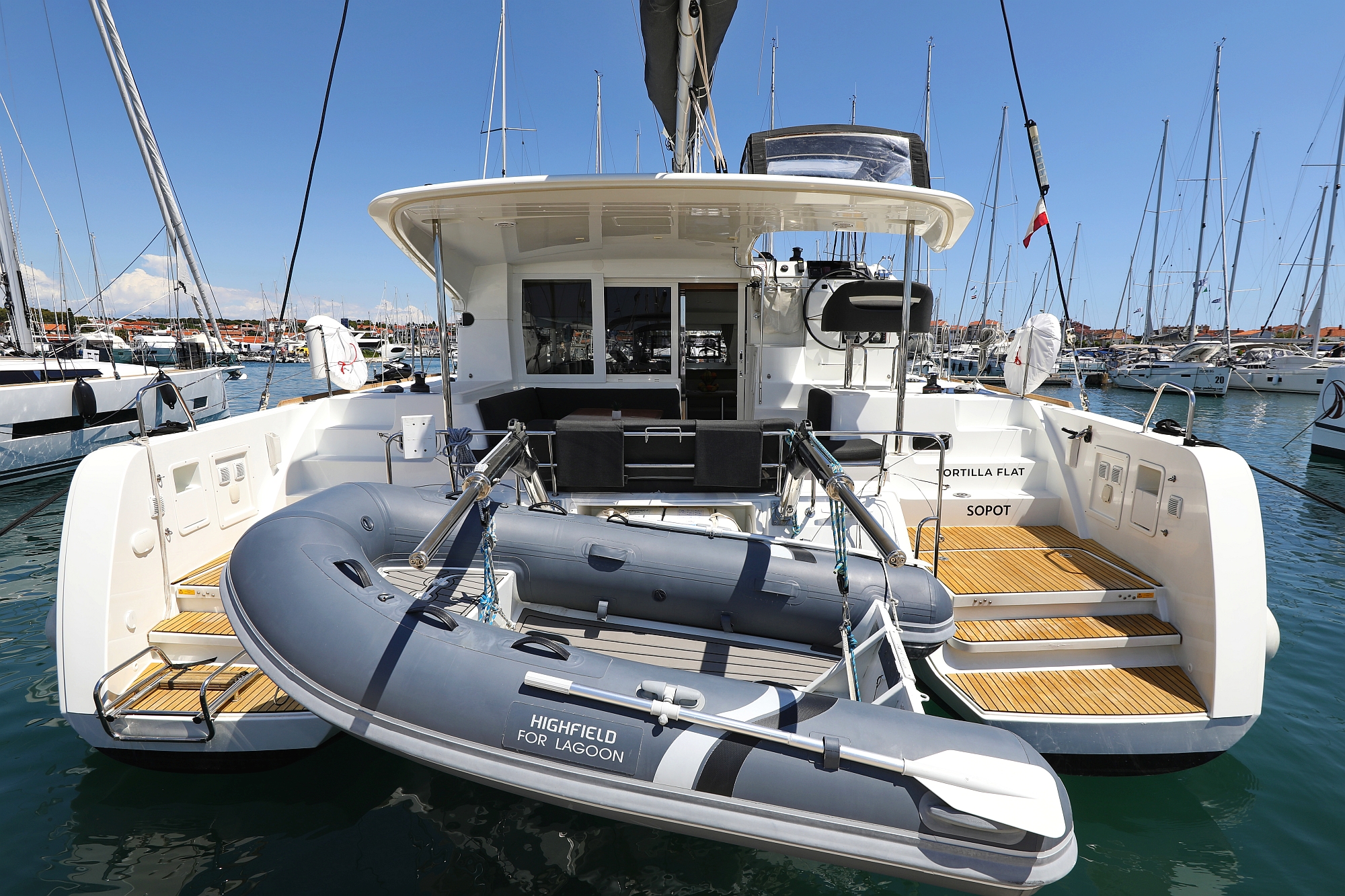 Lagoon 40 - 4 + 2 cab — photo 3