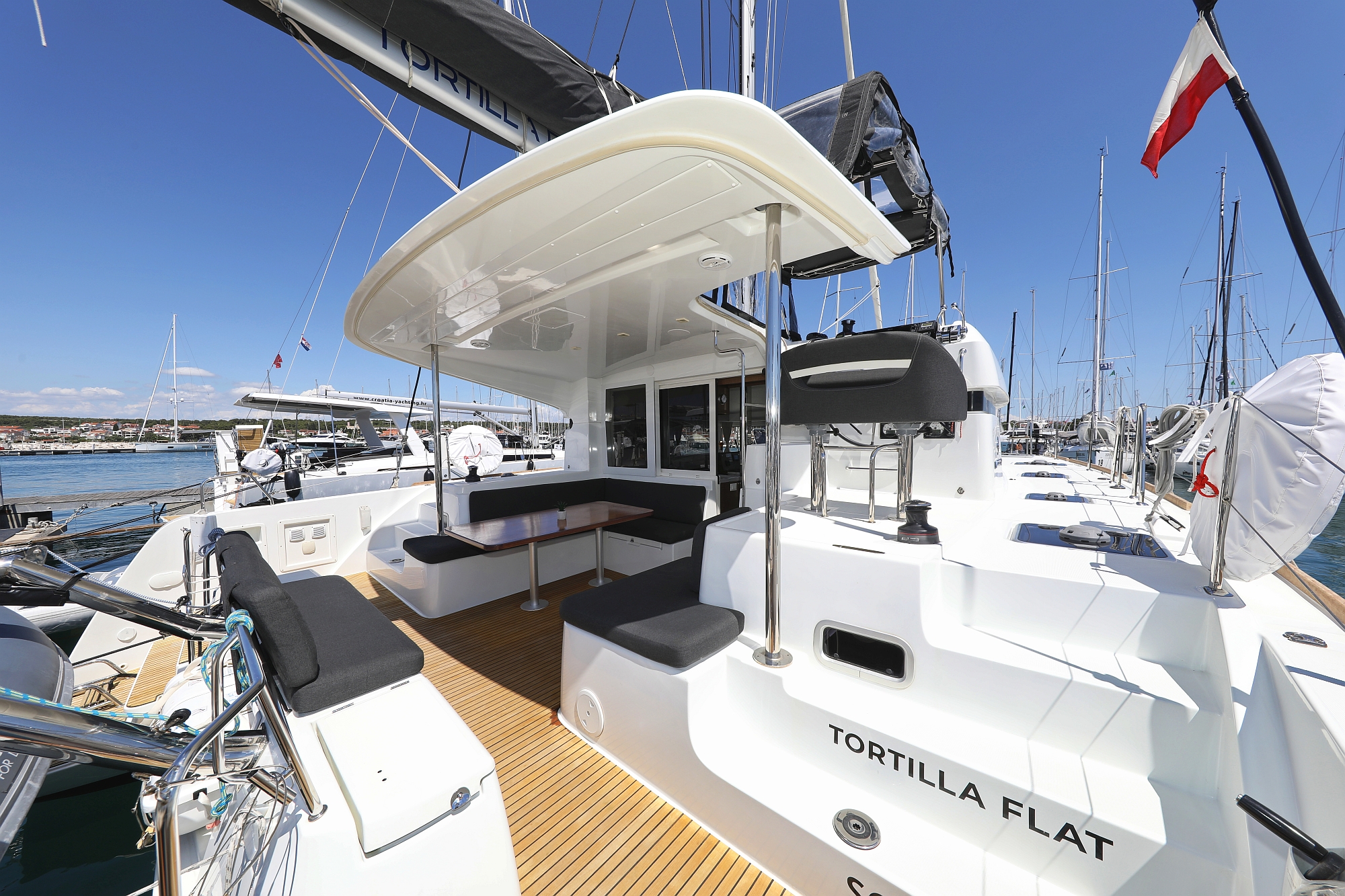 Lagoon 40 - 4 + 2 cab — photo 4