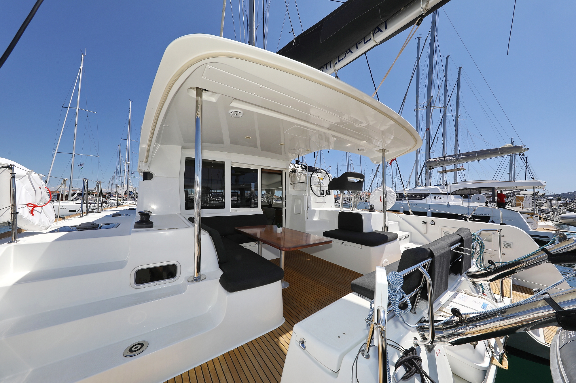 Lagoon 40 - 4 + 2 cab — photo 6