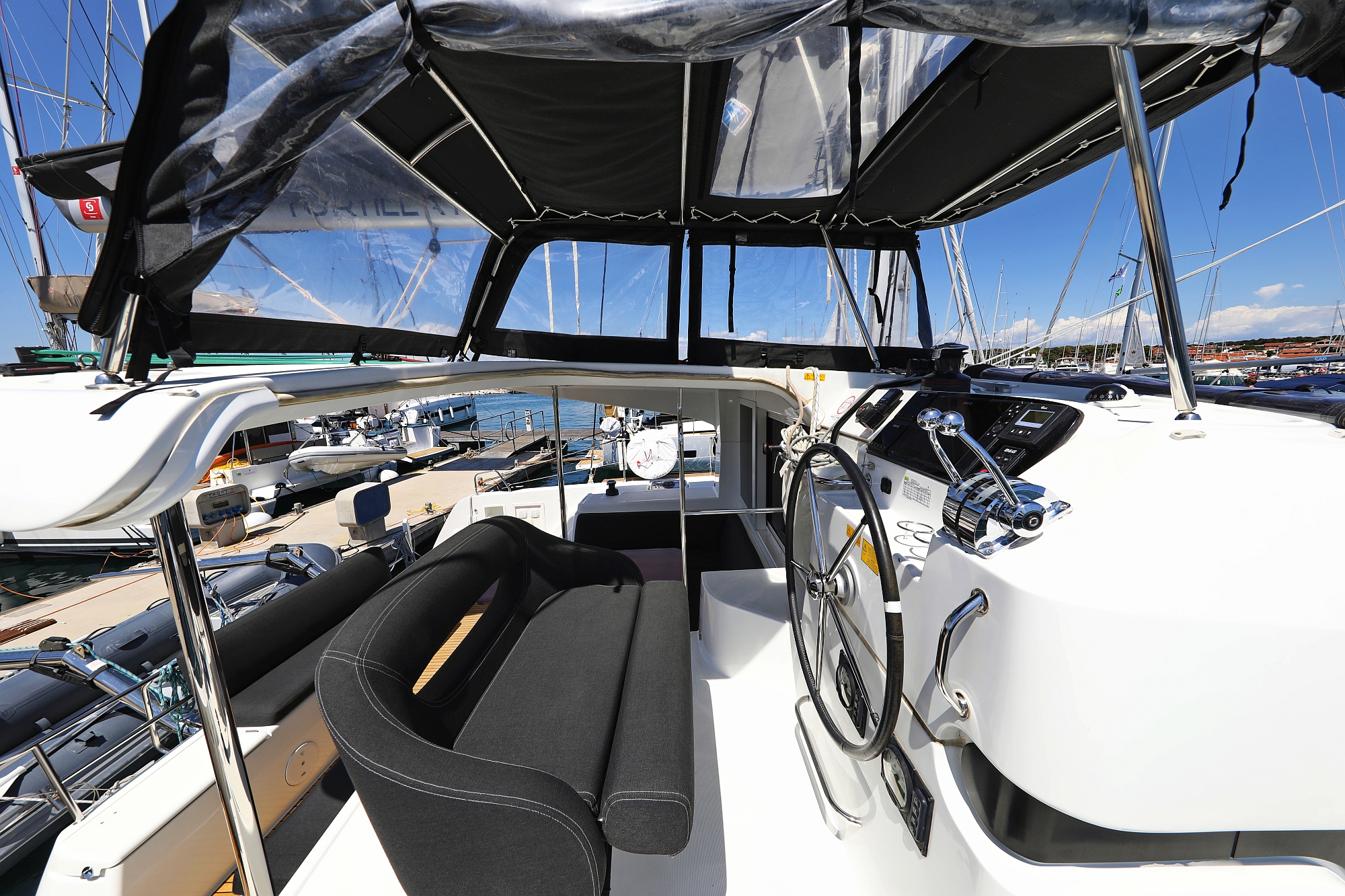 Lagoon 40 - 4 + 2 cab — photo 9