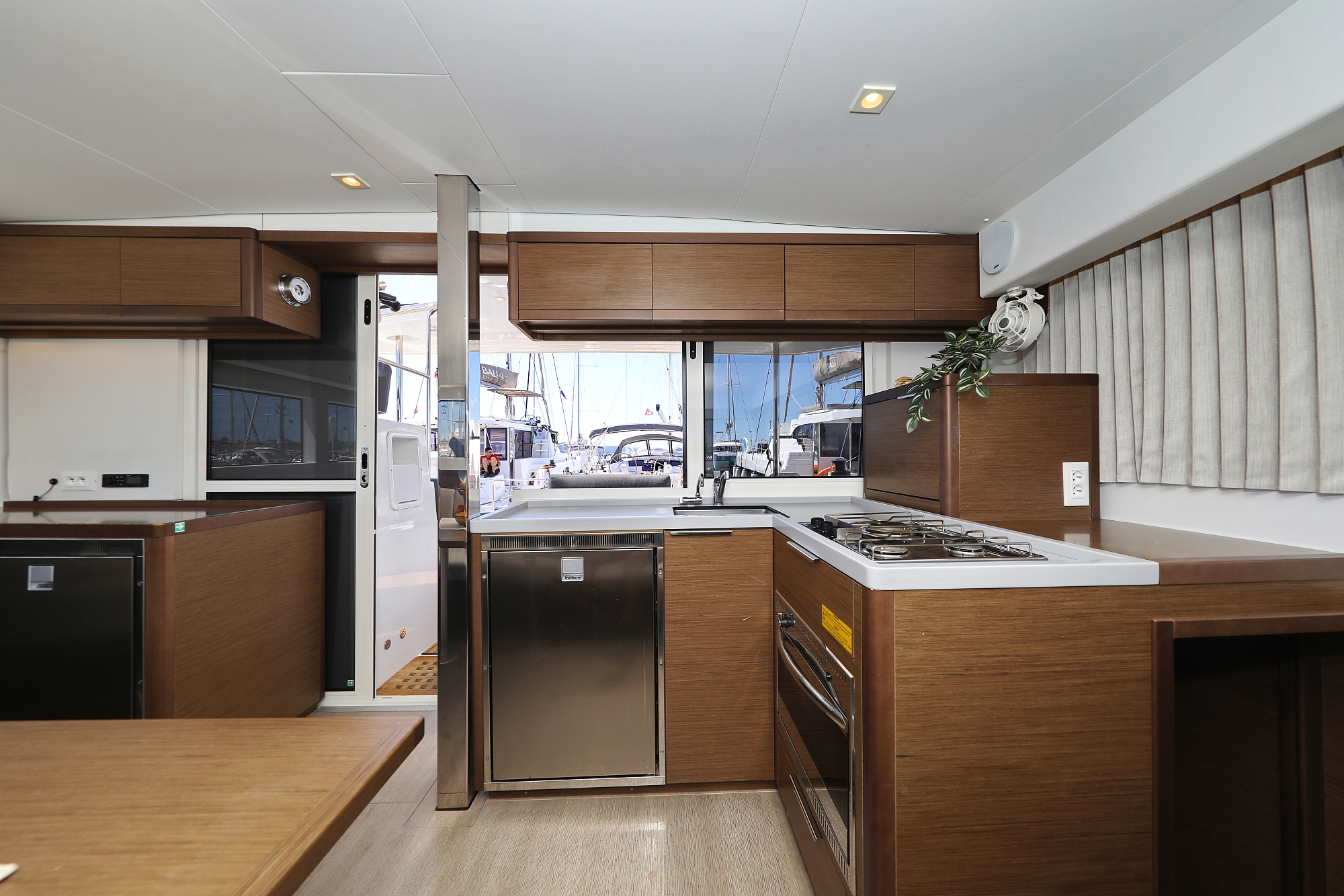 Lagoon 40 - 4 + 2 cab — photo 16