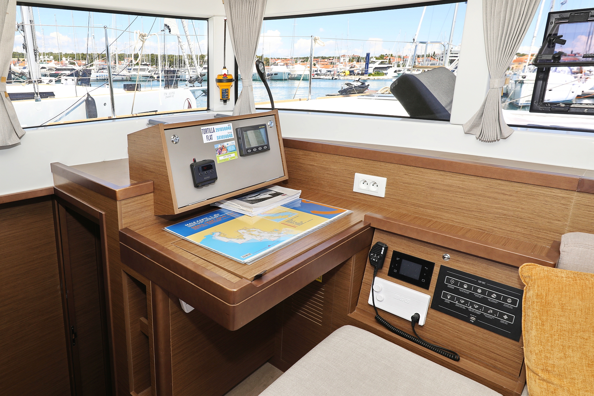 Lagoon 40 - 4 + 2 cab — photo 22