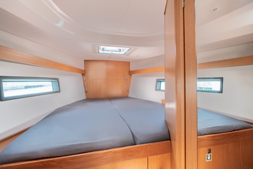 Bavaria C42 — photo 17