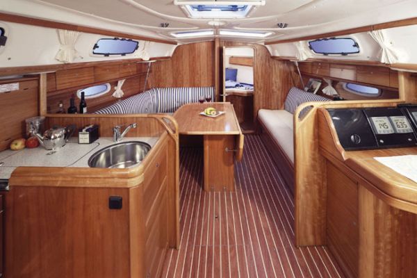 Bavaria 33 Cruiser — photo 3