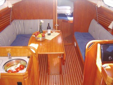 Bavaria 33 Cruiser — photo 4