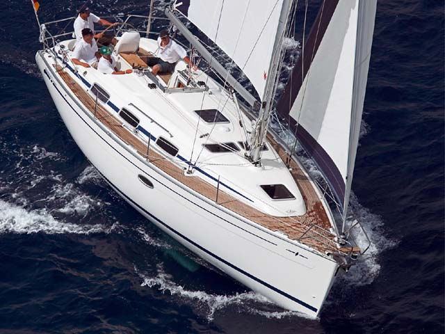 Bavaria 33 Cruiser — photo 6