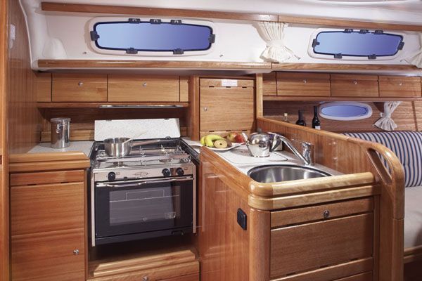 Bavaria 33 Cruiser — photo 7