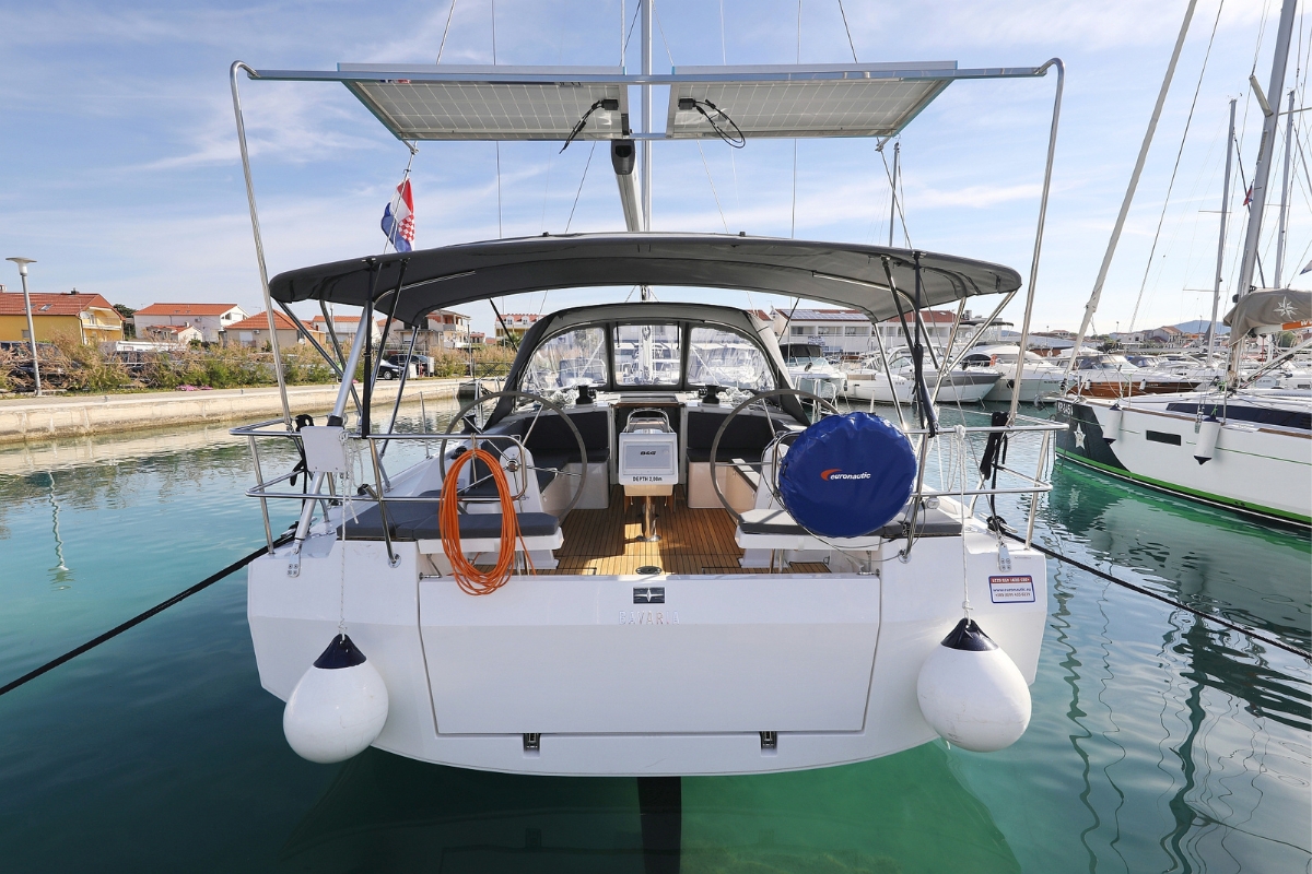 Bavaria C42 — photo 1