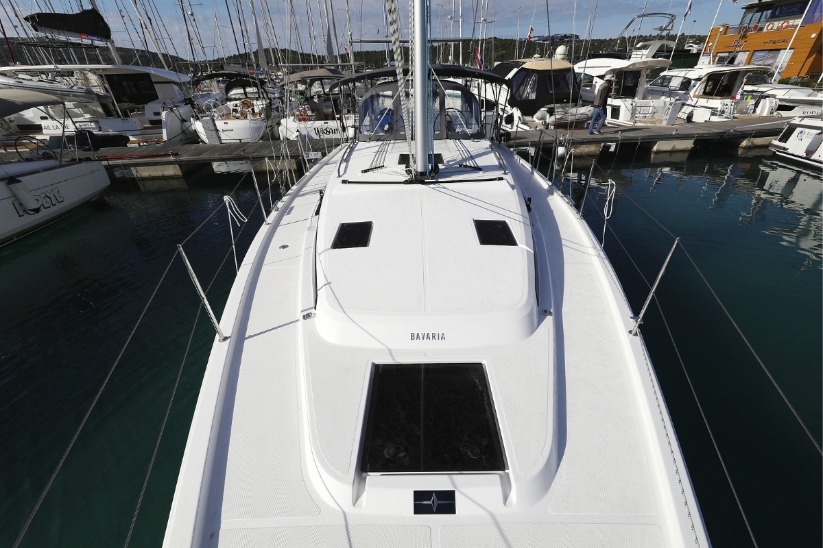 Bavaria C42 — photo 5
