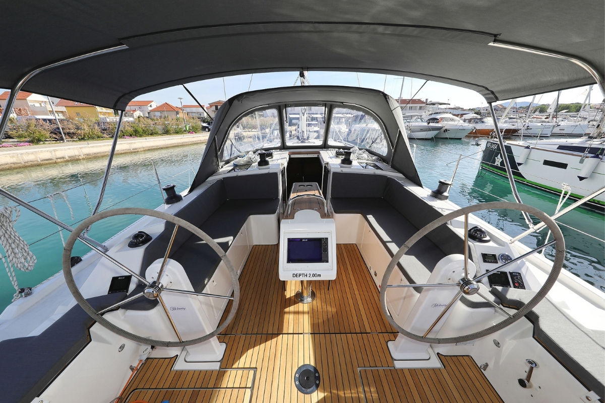 Bavaria C42 — photo 7