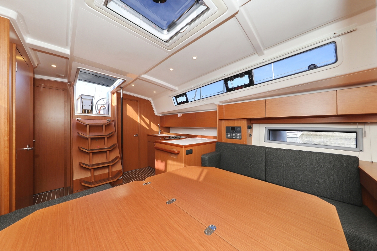 Bavaria C42 — photo 9