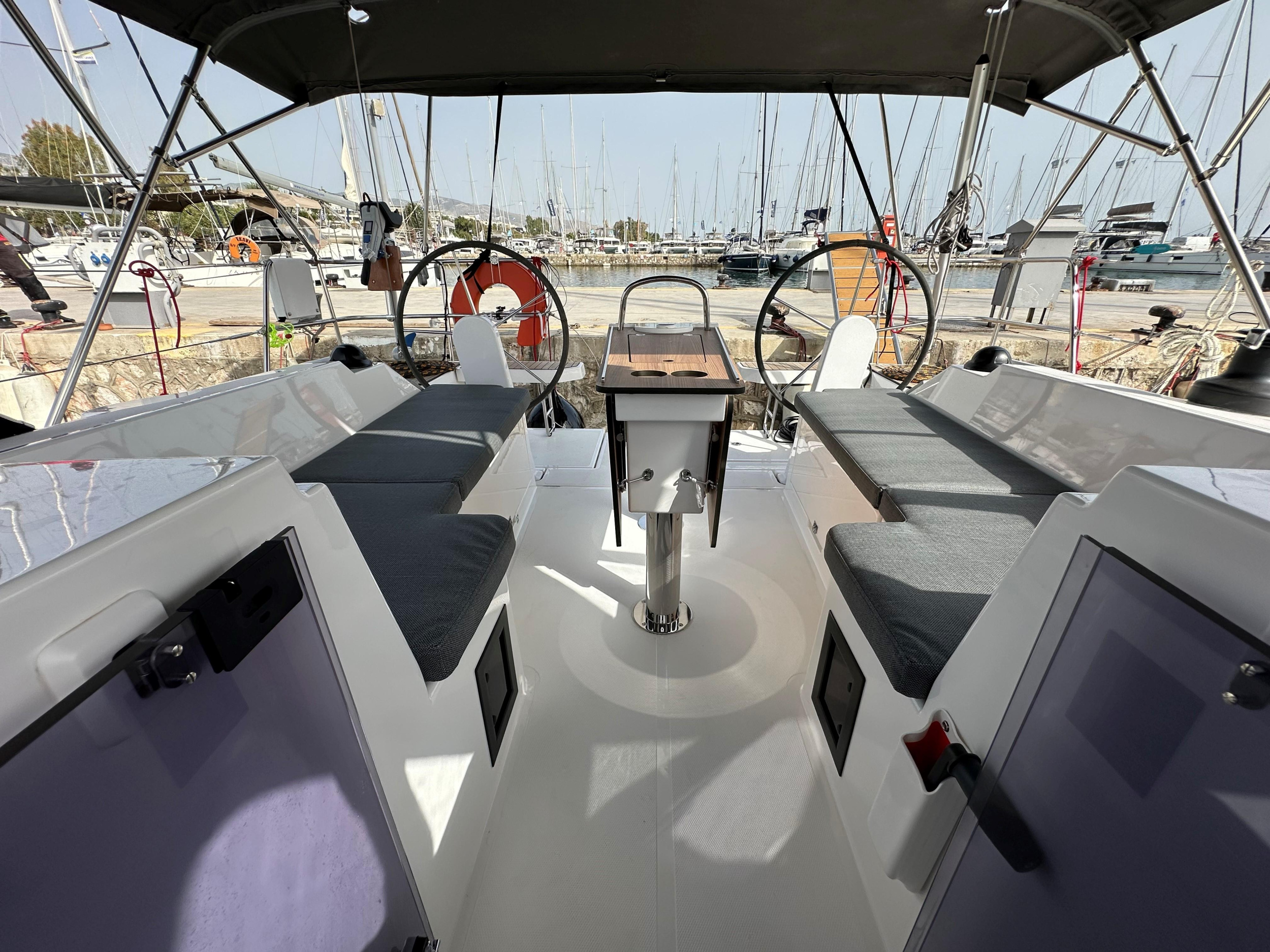 Bavaria C38 — photo 14