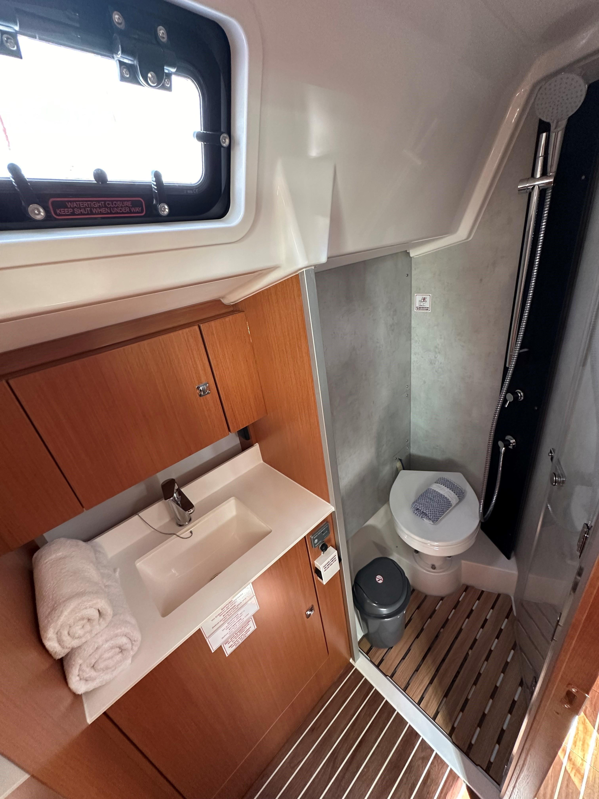 Bavaria C38 — photo 8