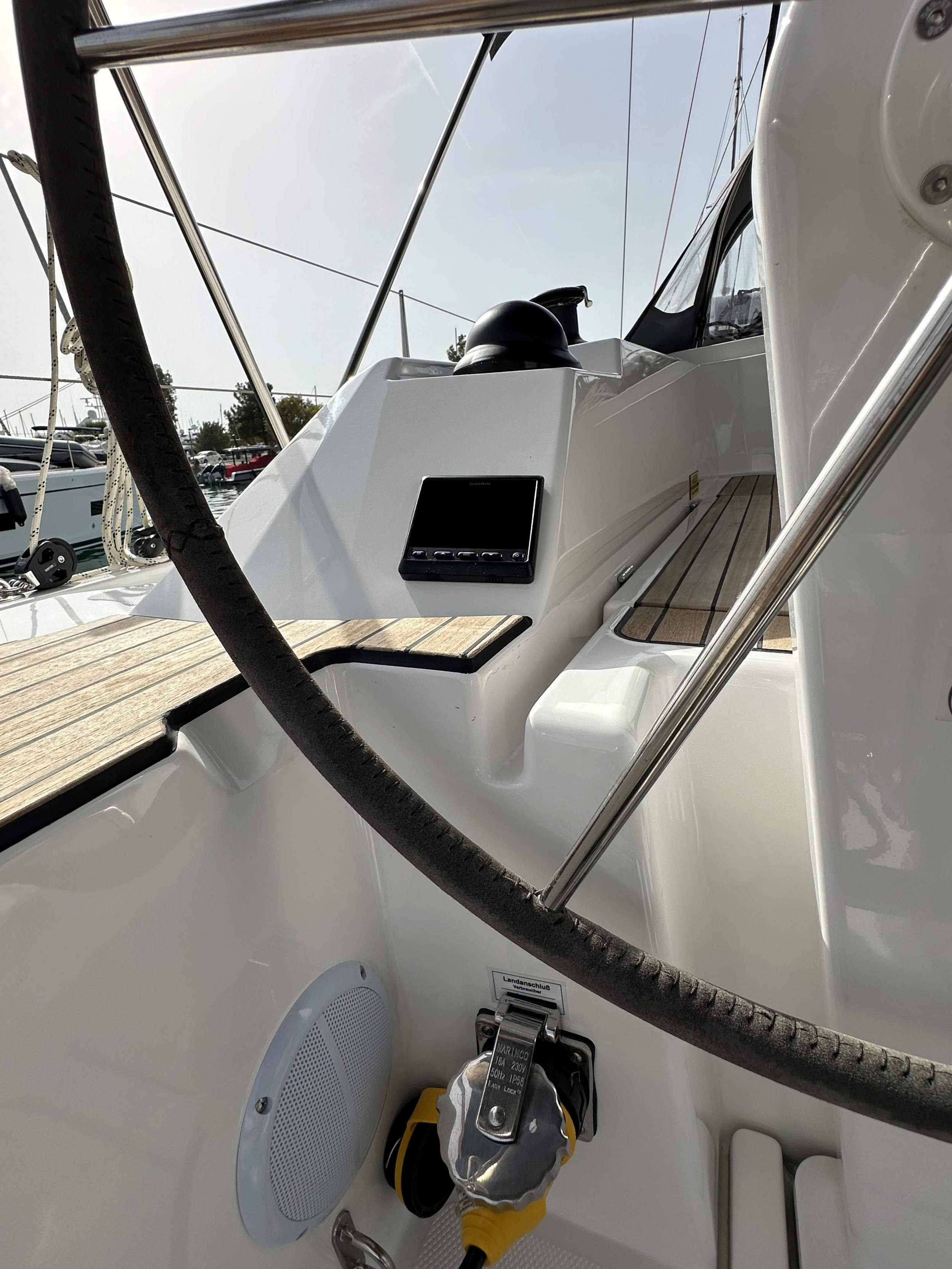Bavaria C38 — photo 19