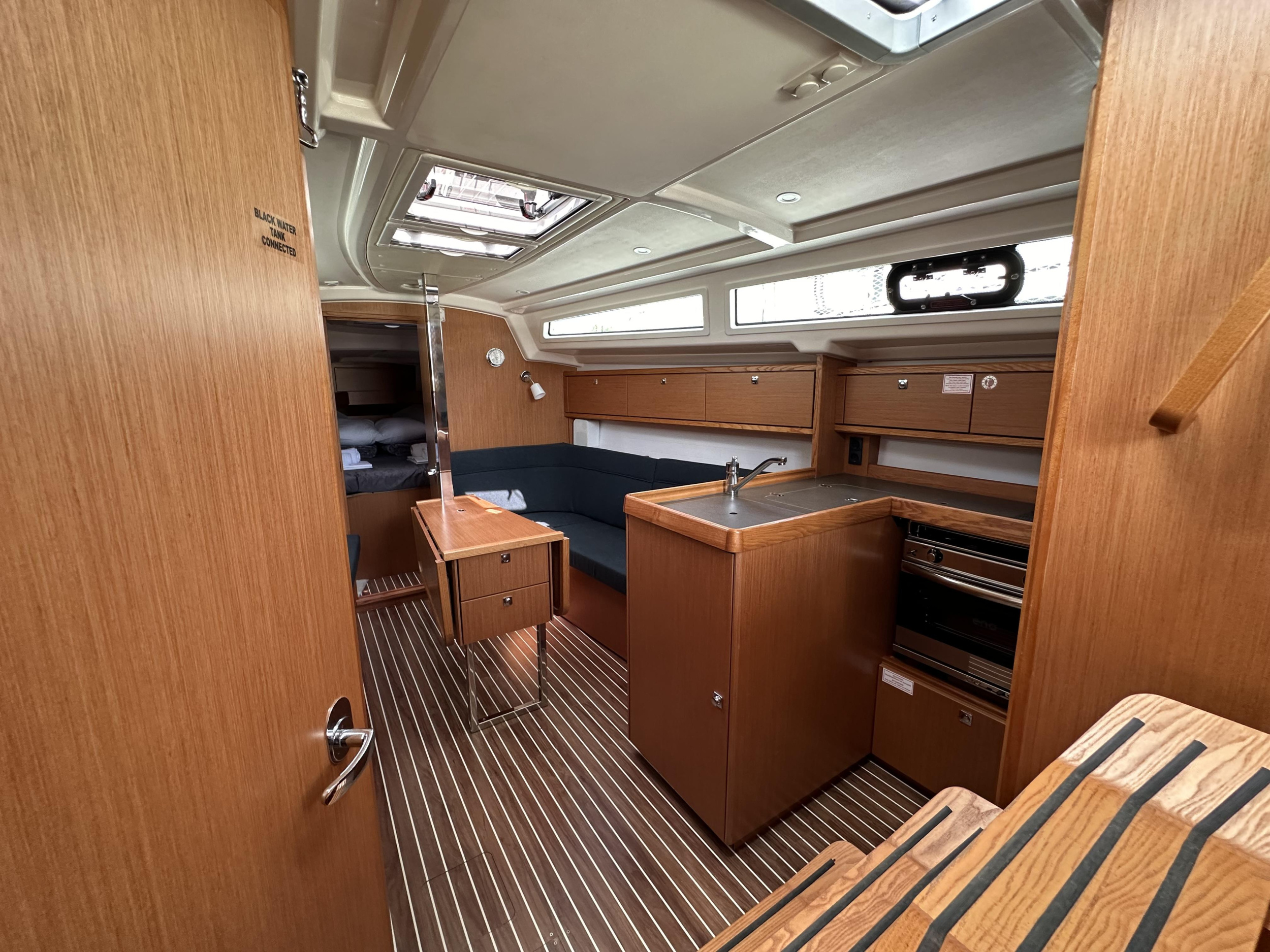Bavaria Cruiser 34 — photo 7
