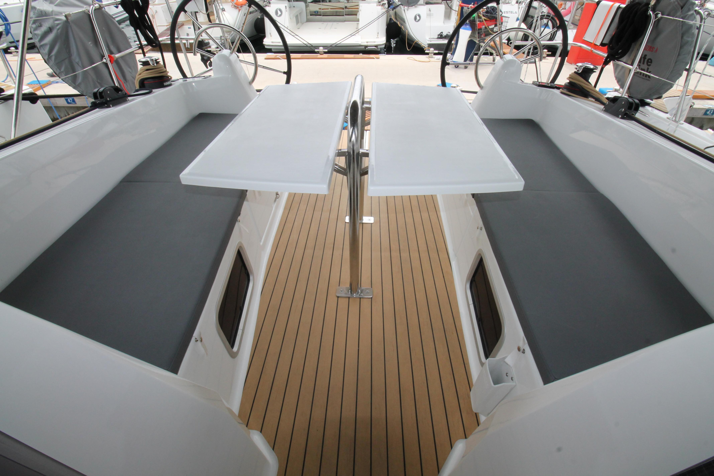 Sun Odyssey 380 - 3 cab. — photo 3