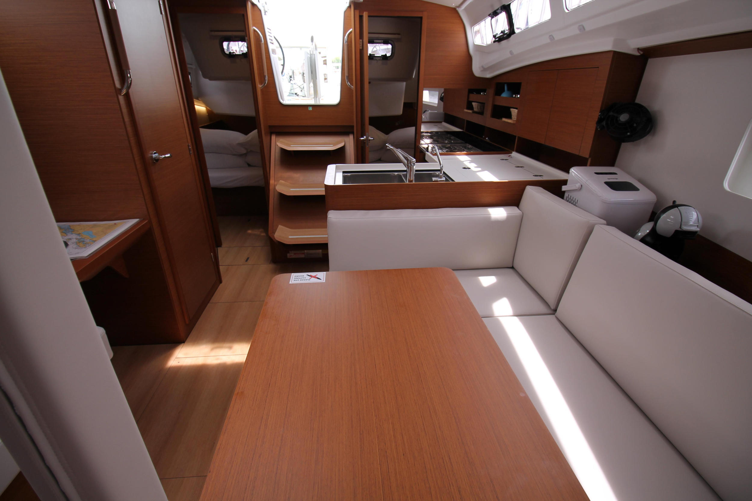 Sun Odyssey 380 - 3 cab. — photo 6