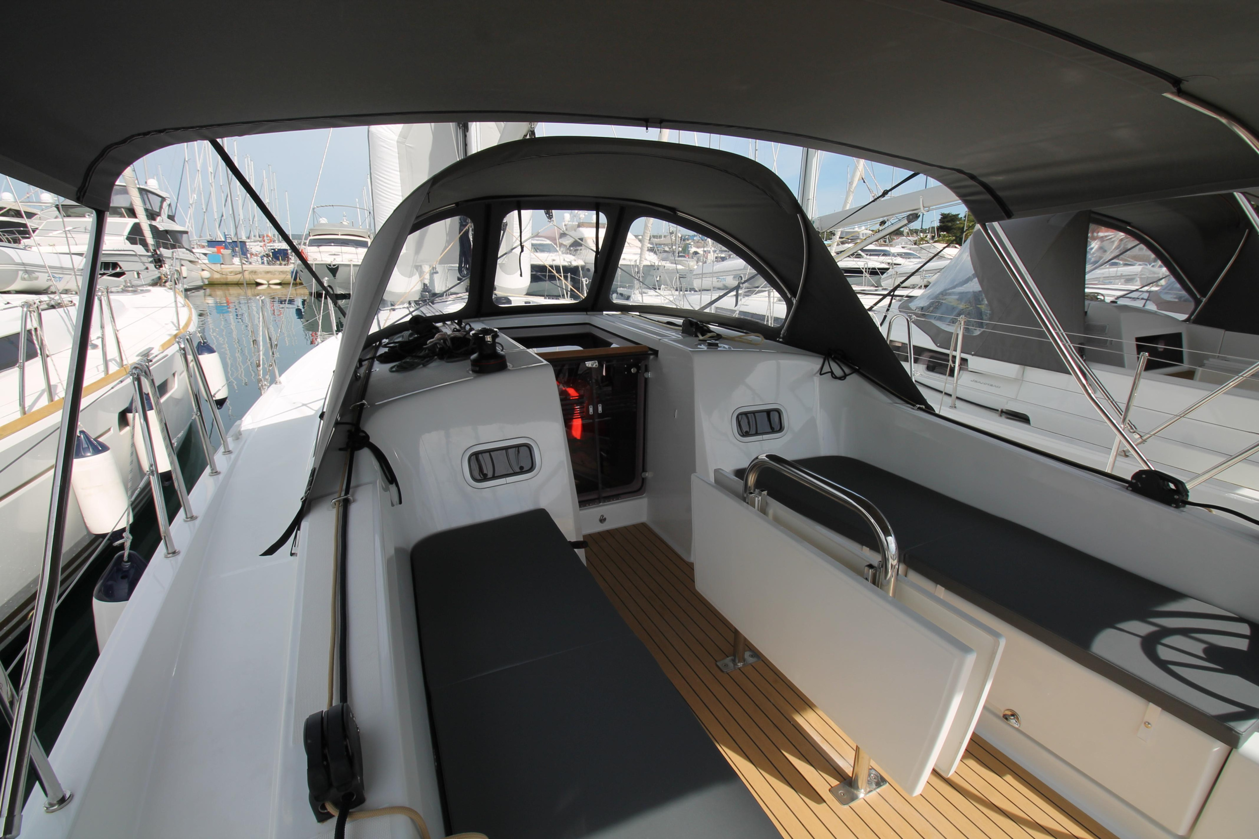 Sun Odyssey 380 - 3 cab. — photo 3
