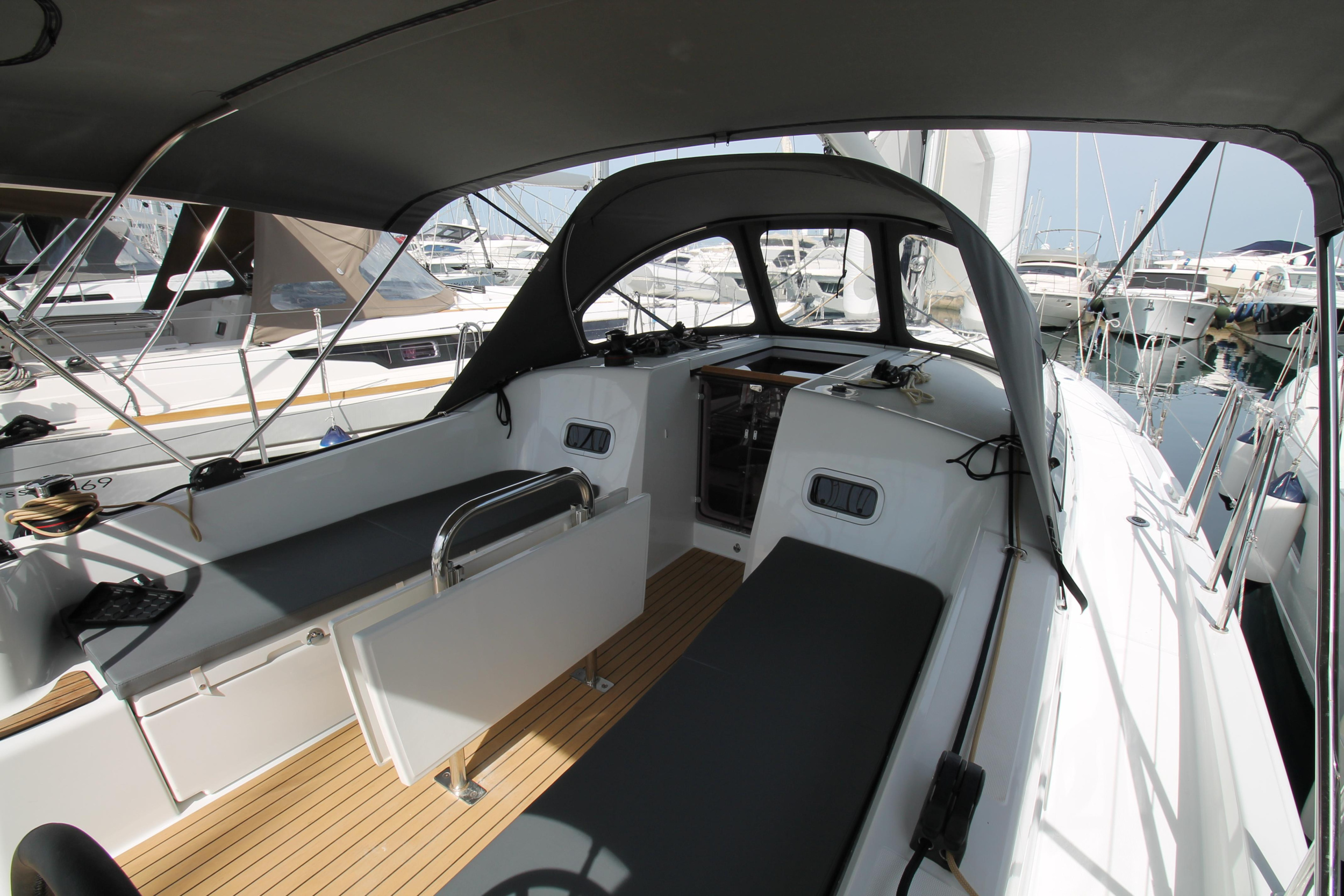 Sun Odyssey 380 - 3 cab. — photo 4