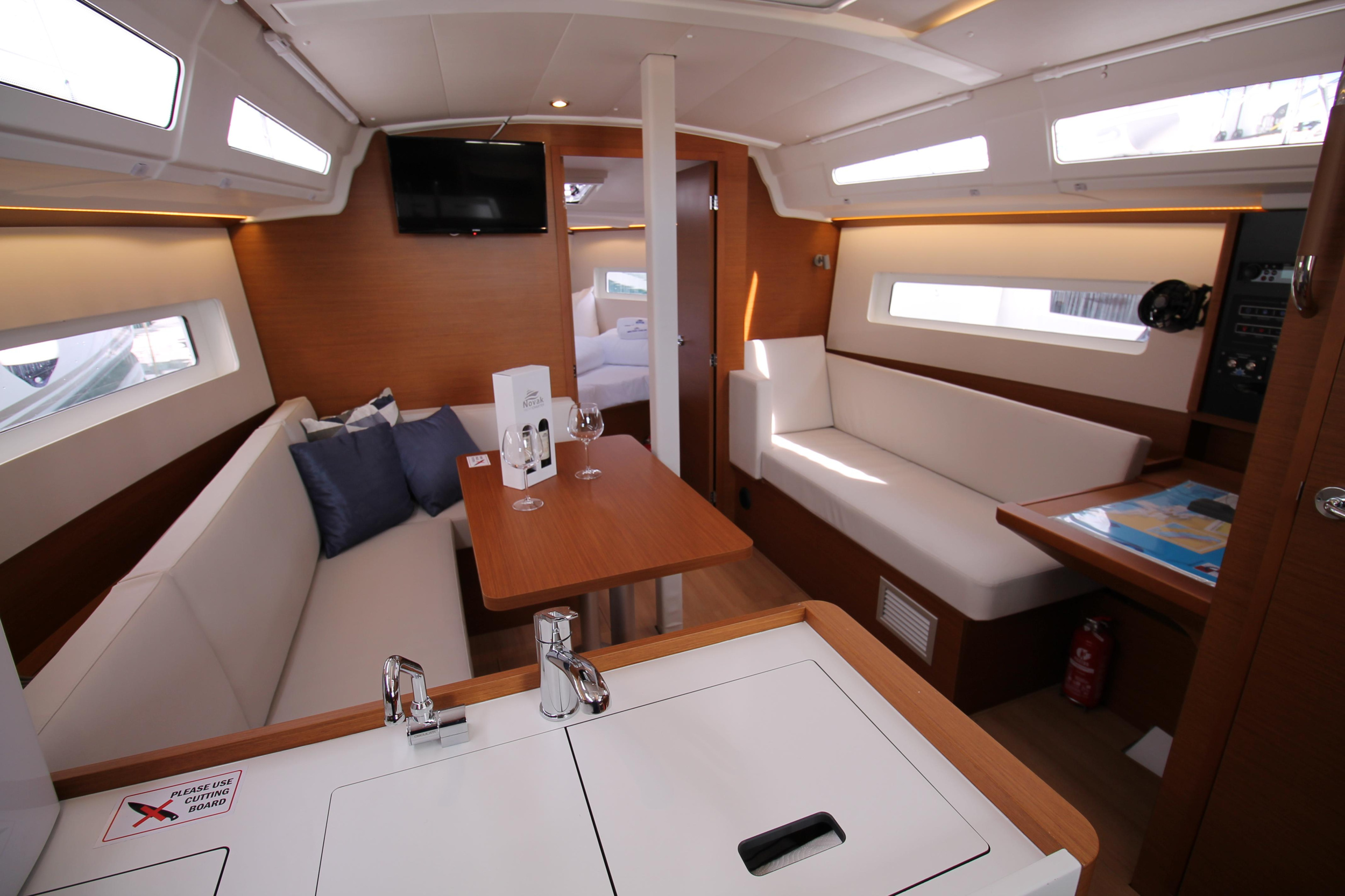 Sun Odyssey 380 - 3 cab. — photo 10