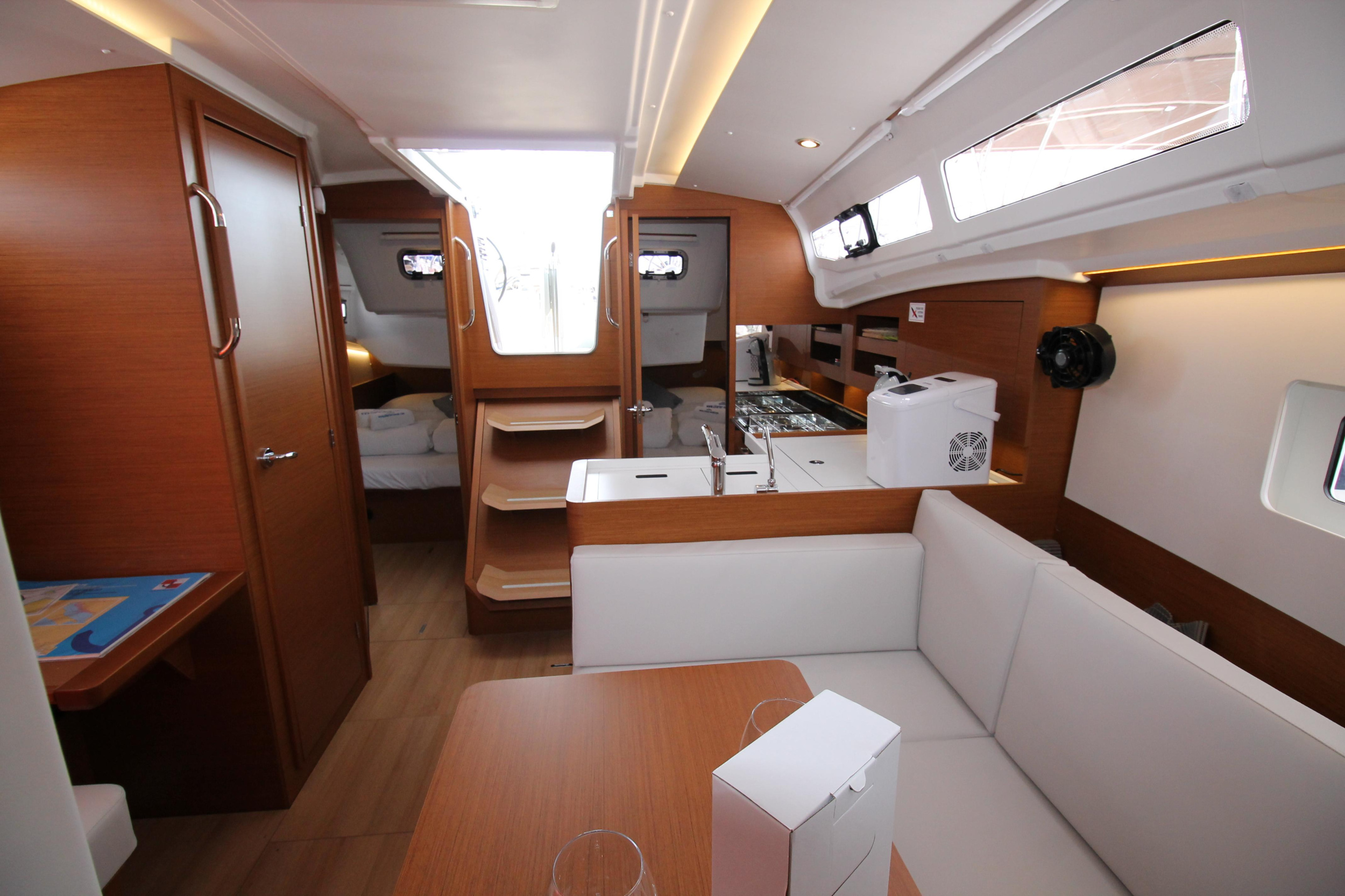 Sun Odyssey 380 - 3 cab. — photo 11