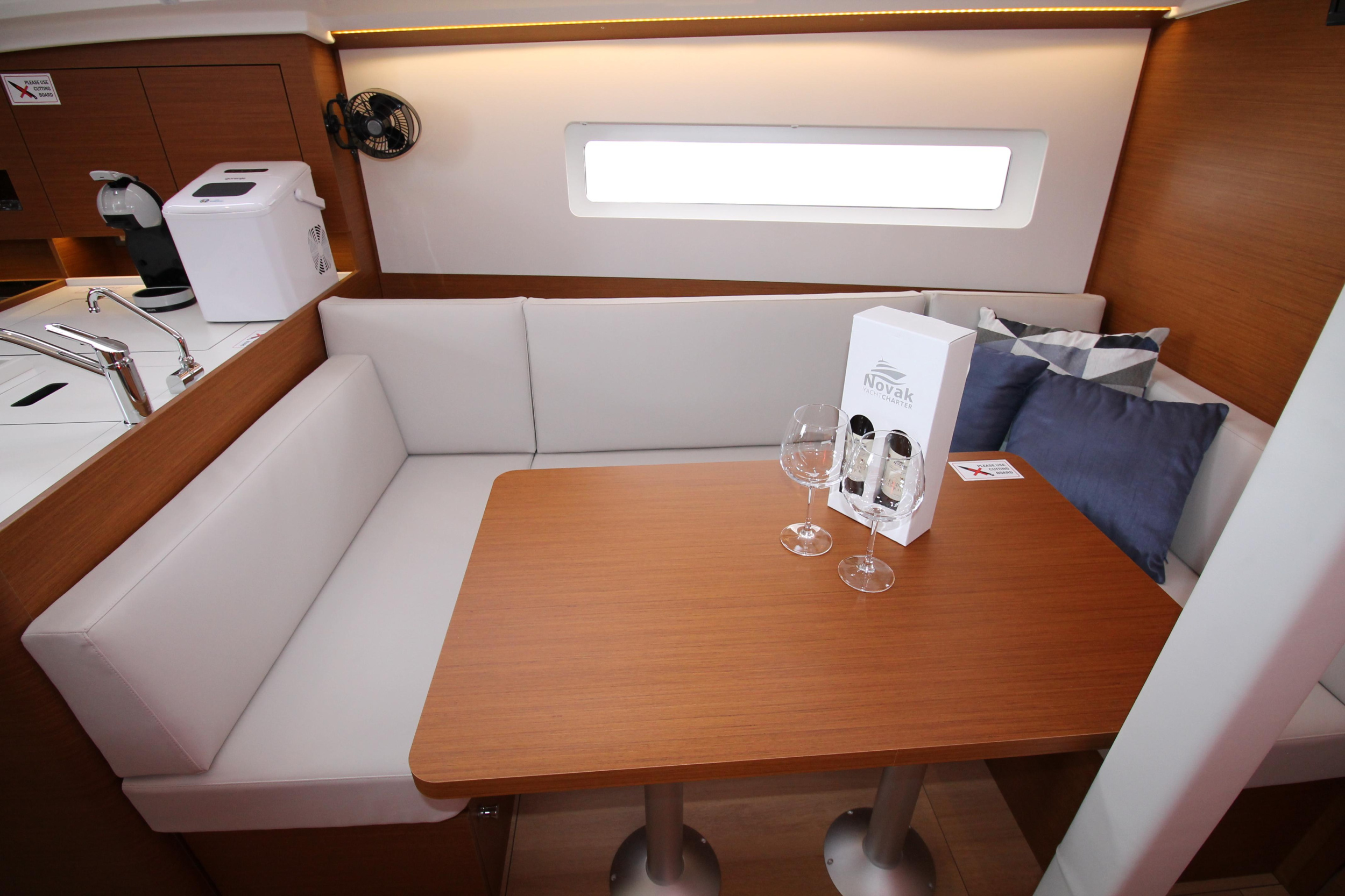 Sun Odyssey 380 - 3 cab. — photo 12