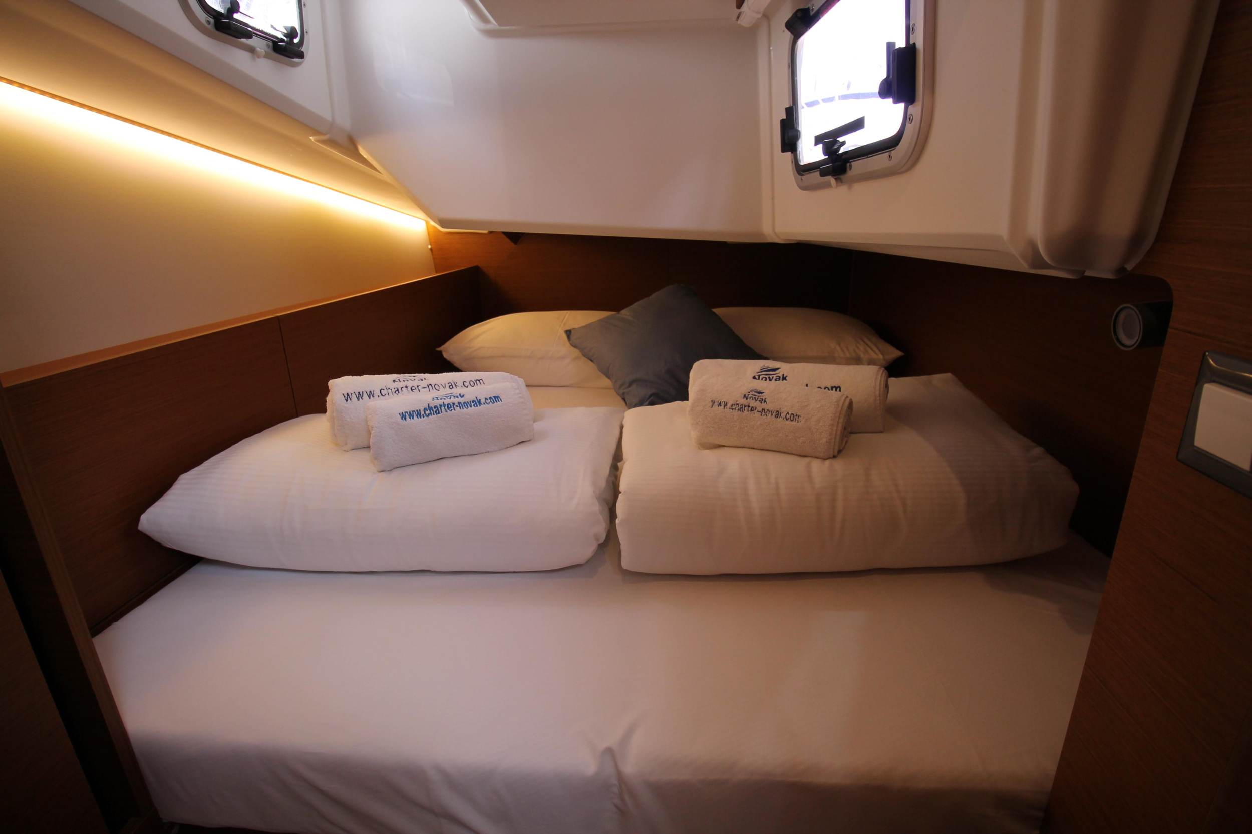 Sun Odyssey 380 - 3 cab. — photo 18