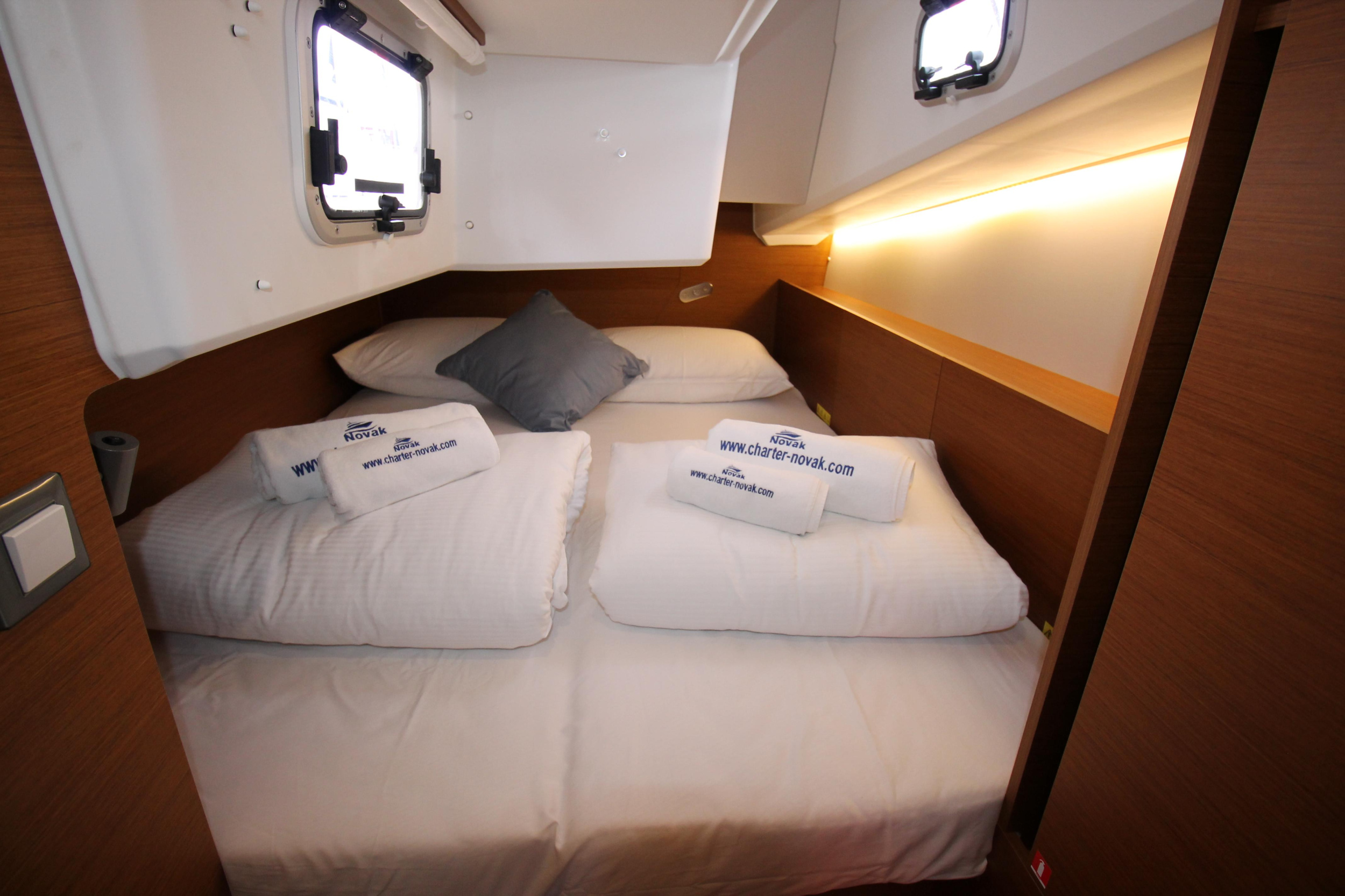 Sun Odyssey 380 - 3 cab. — photo 19