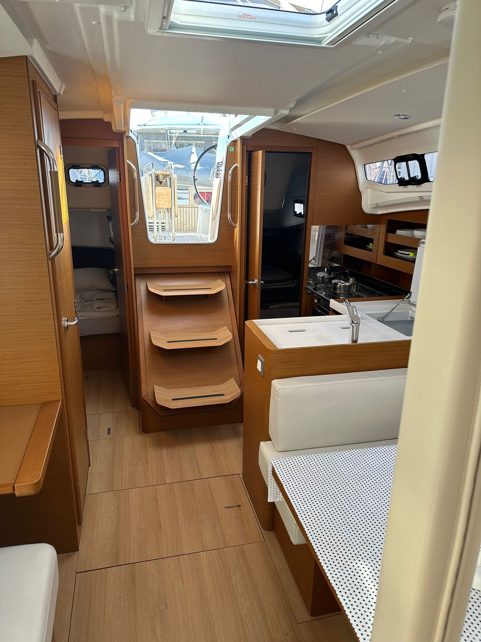 Sun Odyssey 380 - 3 cab. — photo 6