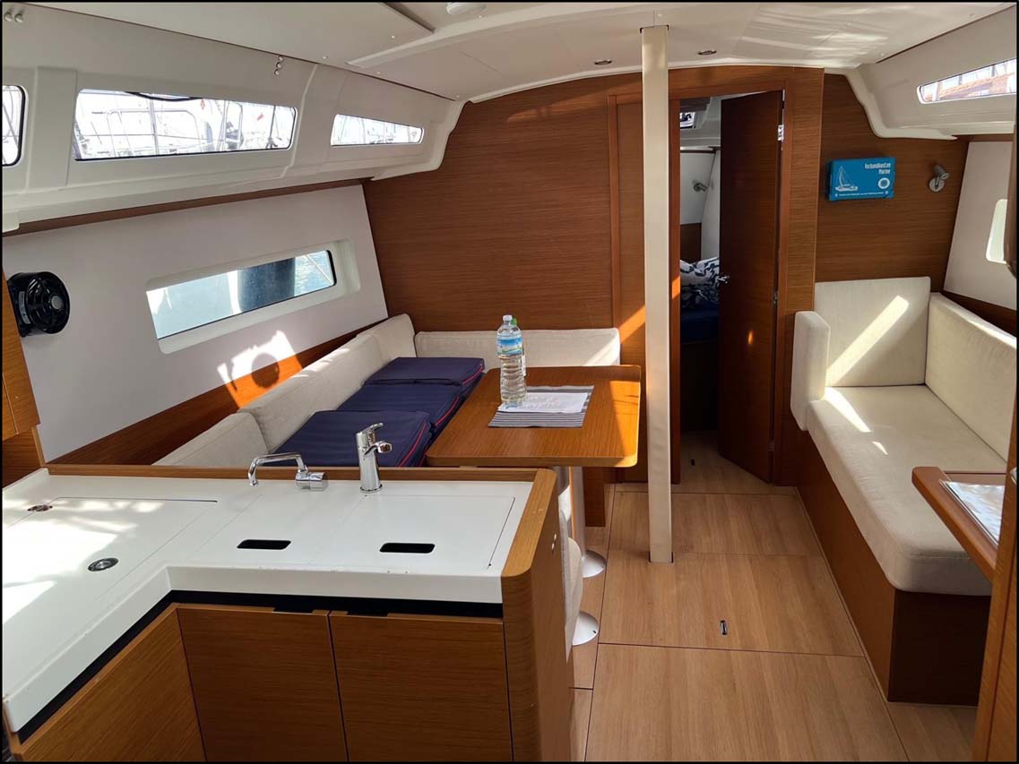 Sun Odyssey 380 - 3 cab. — photo 3
