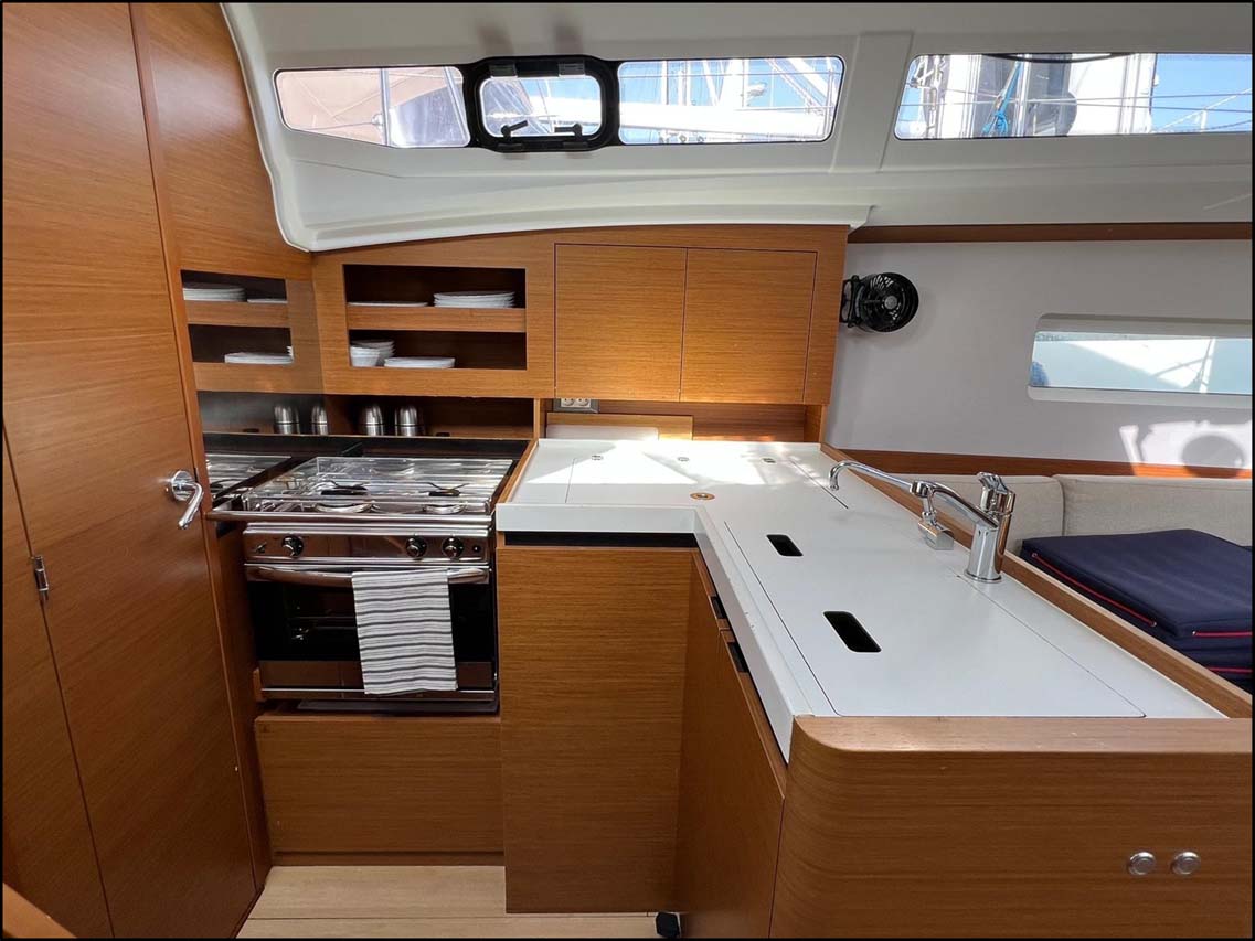 Sun Odyssey 380 - 3 cab. — photo 4