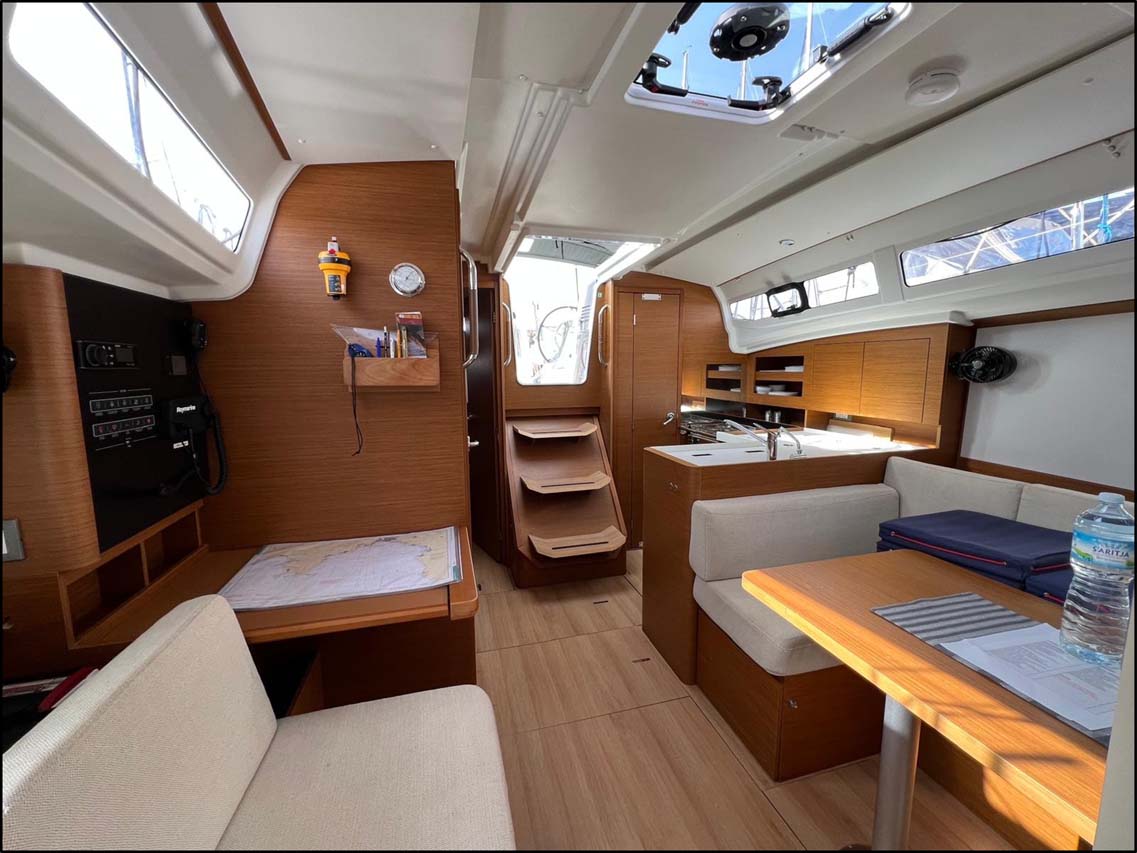Sun Odyssey 380 - 3 cab. — photo 5