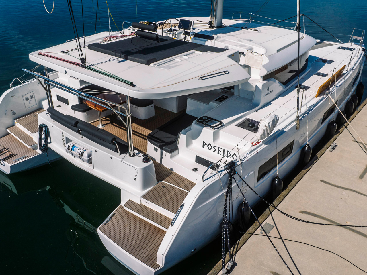 Lagoon 46 - 4 + 2 cab. — photo 1
