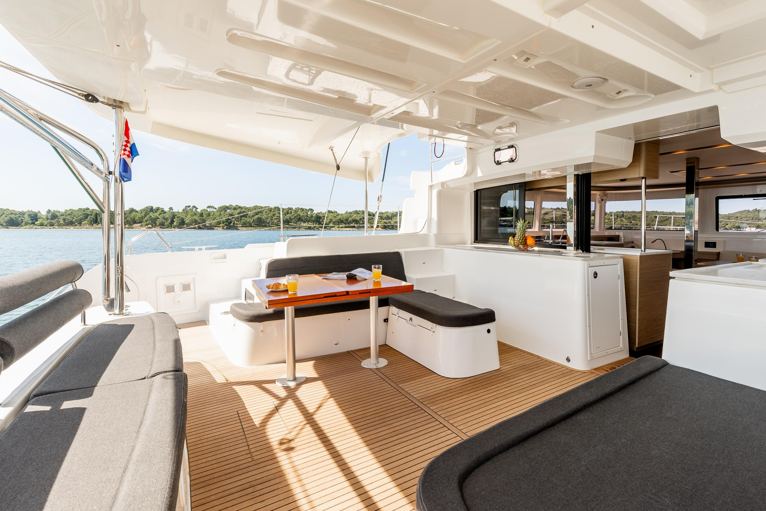 Lagoon 46 - 4 + 2 cab. — photo 7