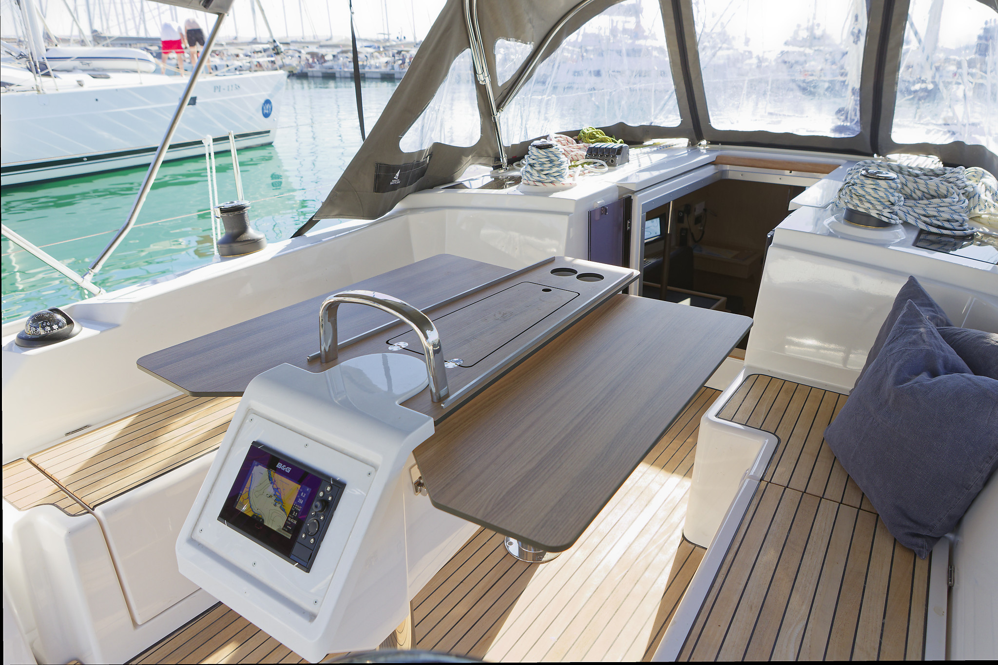 Bavaria C38 — photo 7