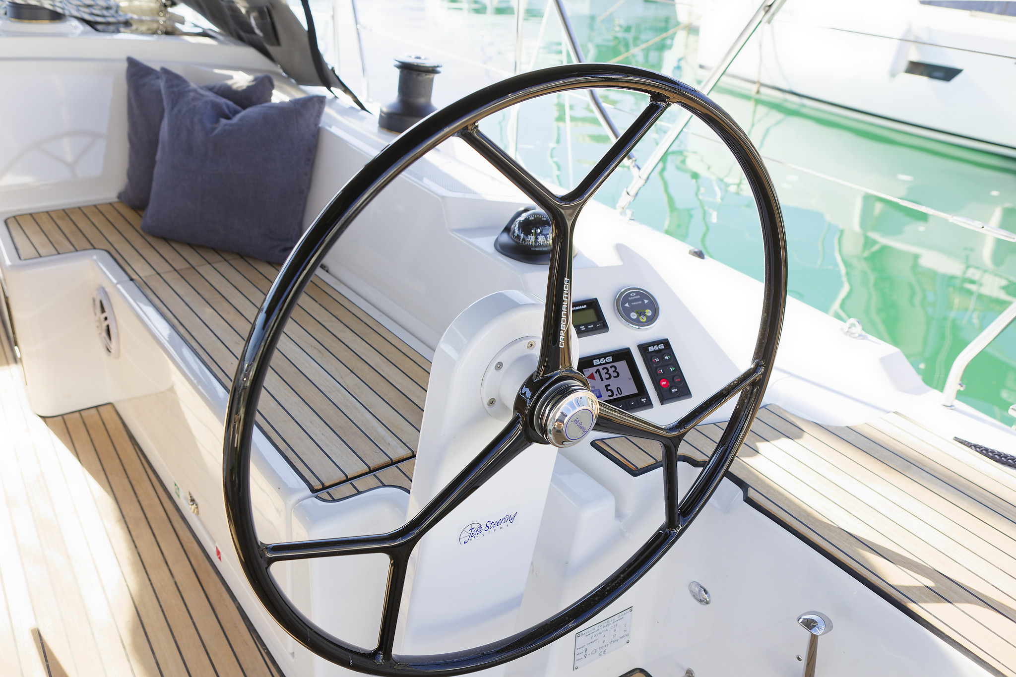Bavaria C38 — photo 8