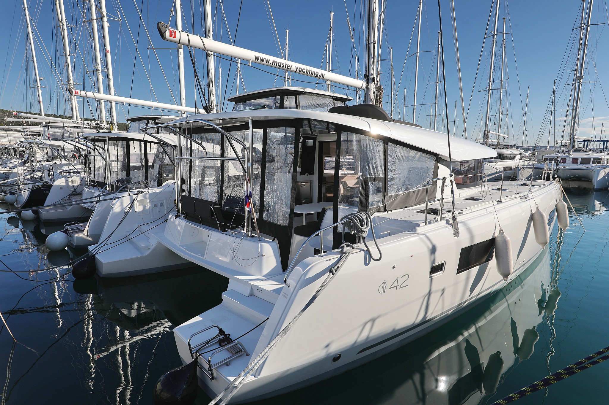 Lagoon 42 - 4 + 2 cab. — photo 3
