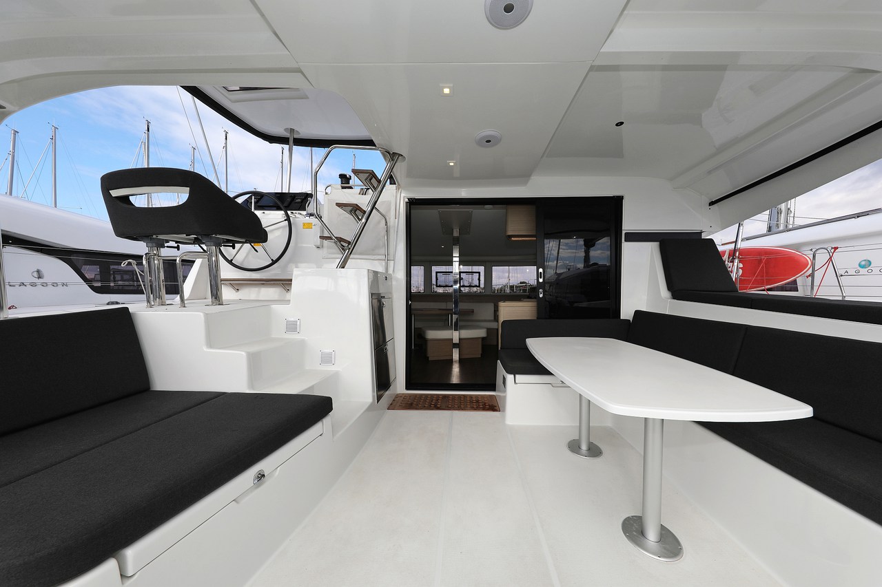 Lagoon 42 - 4 + 2 cab. — photo 4