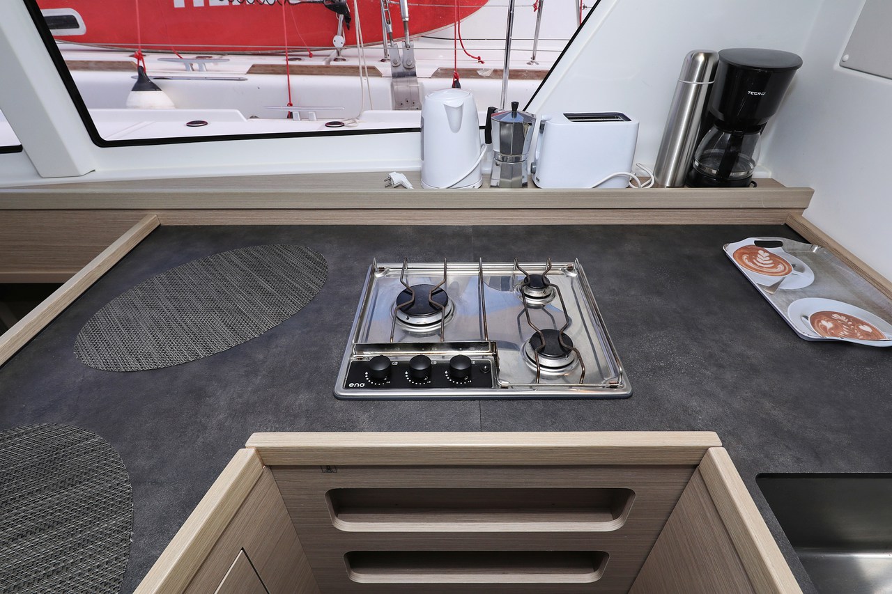 Lagoon 42 - 4 + 2 cab. — photo 18