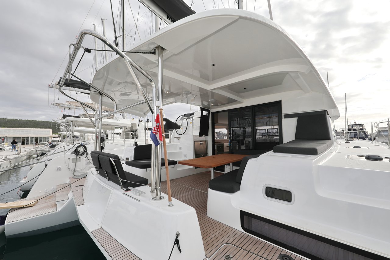Lagoon 42 - 4 + 2 cab. — photo 7