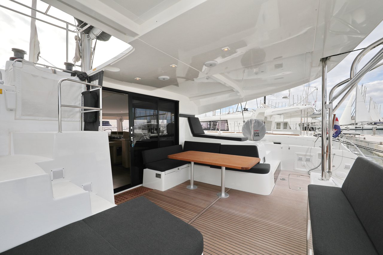 Lagoon 42 - 4 + 2 cab. — photo 8