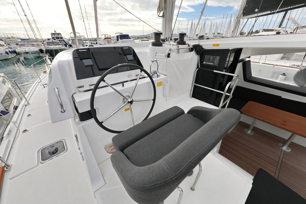 Lagoon 42 - 4 + 2 cab. — photo 17
