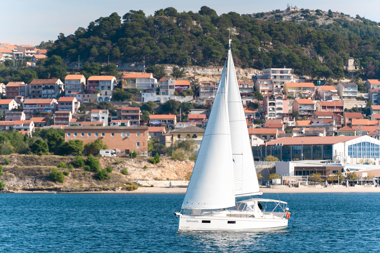 Oceanis 38 - 3 cab. — photo 1